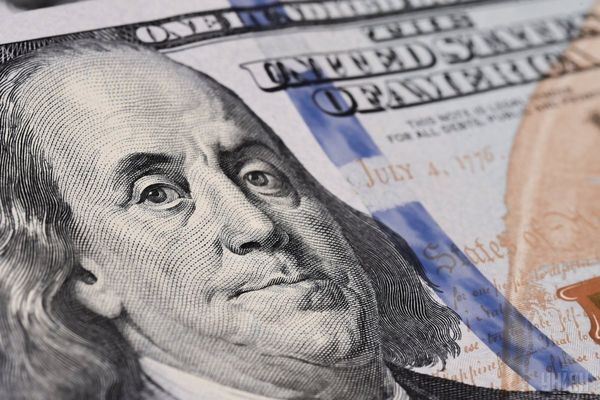    Индекс Биг-Мака: доллар слишком дорогой