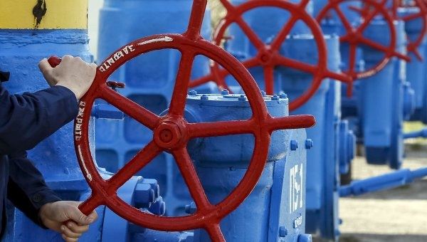 <br />
«Газпром» снизил транзит газа через Украину втрое<br />
