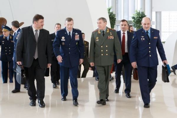 Герасимов встретился с главкомом ВС НАТО