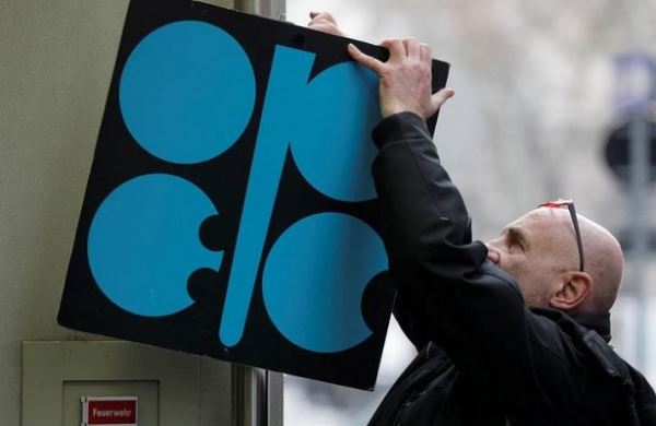 <br />
Саудовская Аравия требует от ОПЕК резко сократить добычу нефти<br />
