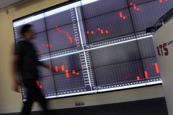    Российский рынок акций: Под конец дня новости заставили акции падать